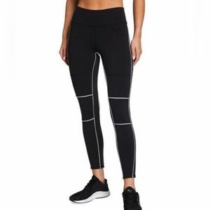 Alo Yoga 7/8 leggings with black bone piping